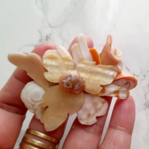Vintage Russian Handmade Natural Seashell Coastal Beach Tan Floral Brooch Pin - Picture 1 of 6